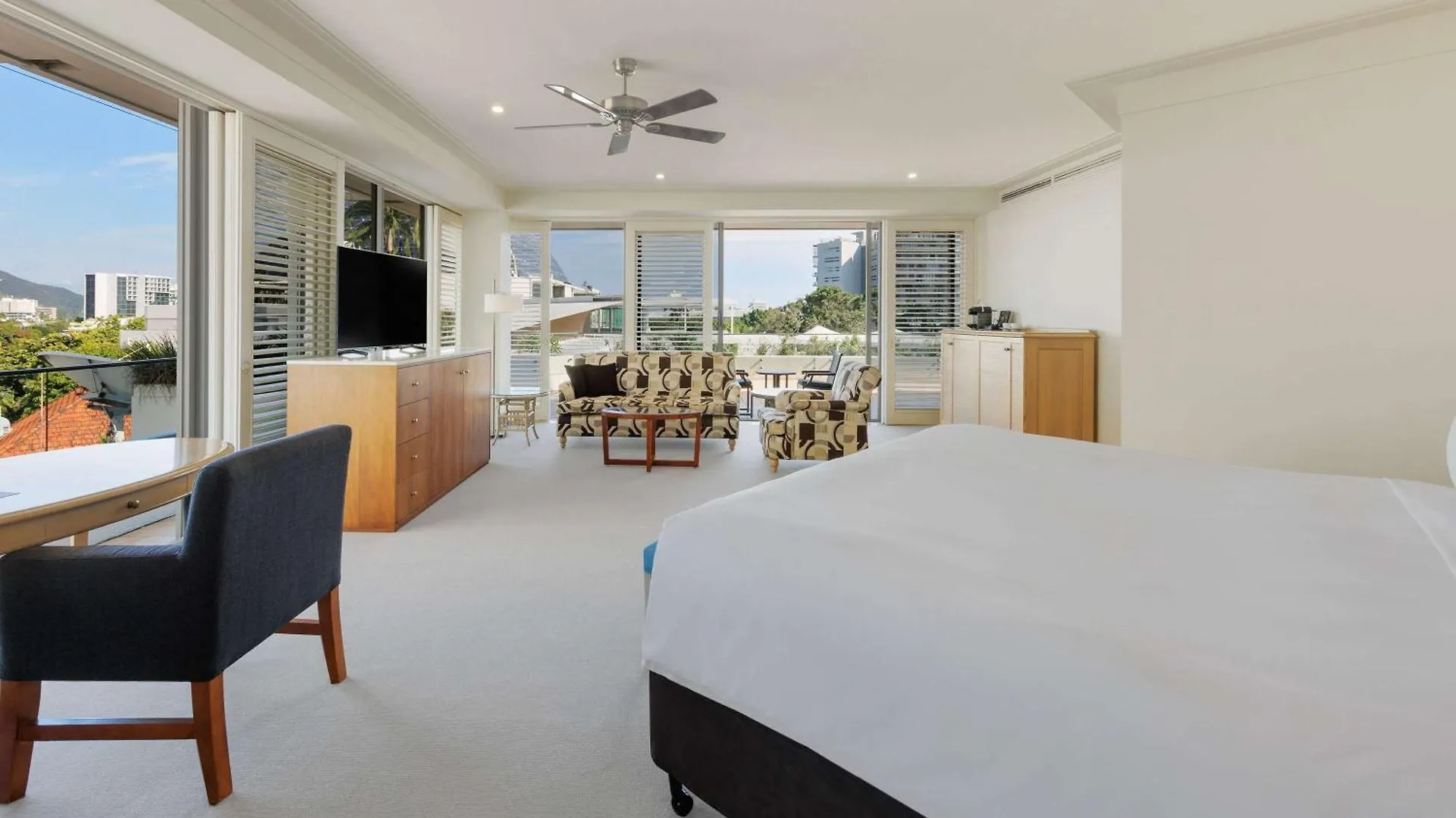 Pullman Reef Hotel Casino Cairns 5*,