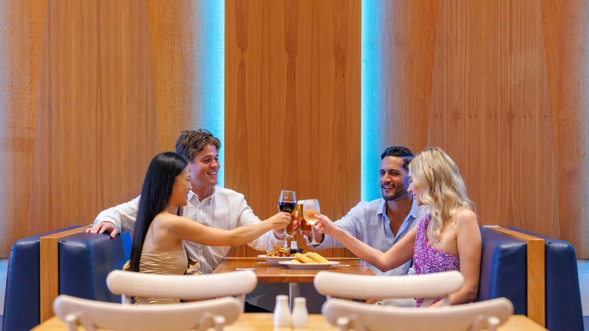 Pullman Reef Hotel Casino Cairns 5*,